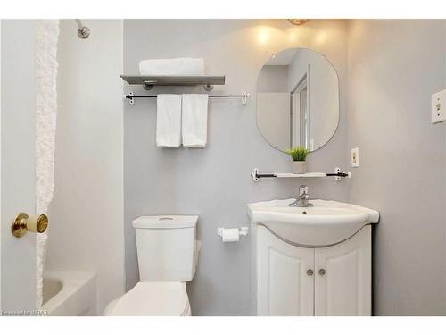 20-175 Cedar Street, Cambridge, ON - Indoor Photo Showing Bathroom
