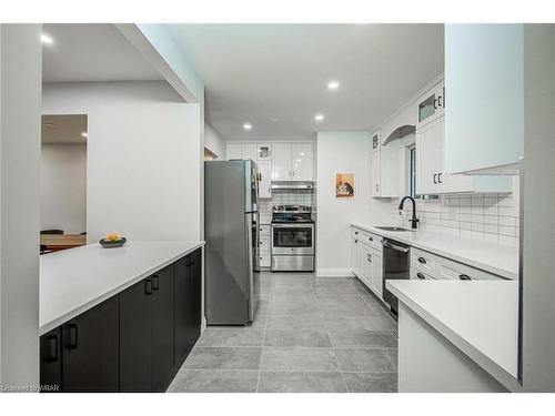 205 St Jerome Crescent, Kitchener, ON - Indoor Photo Showing Kitchen