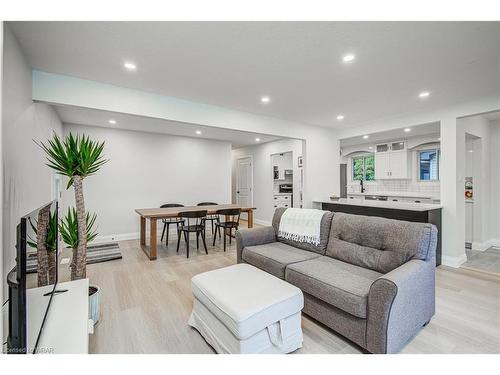 205 St Jerome Crescent, Kitchener, ON - Indoor Photo Showing Living Room