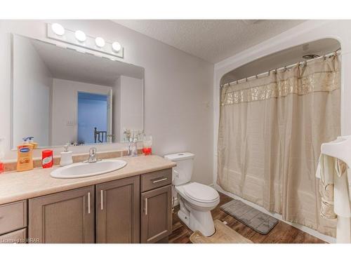 218 Red Clover Court, Kitchener, ON - Indoor Photo Showing Bathroom