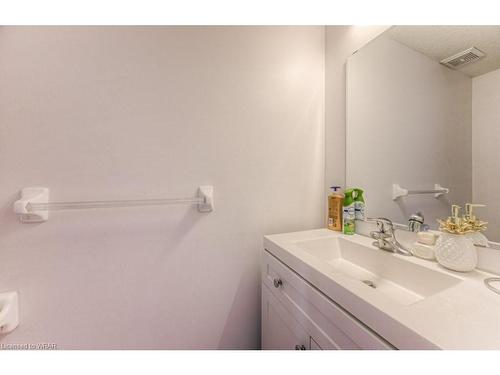 218 Red Clover Court, Kitchener, ON - Indoor Photo Showing Bathroom