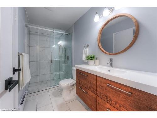 1-83 Westmount Road N, Waterloo, ON - Indoor Photo Showing Bathroom
