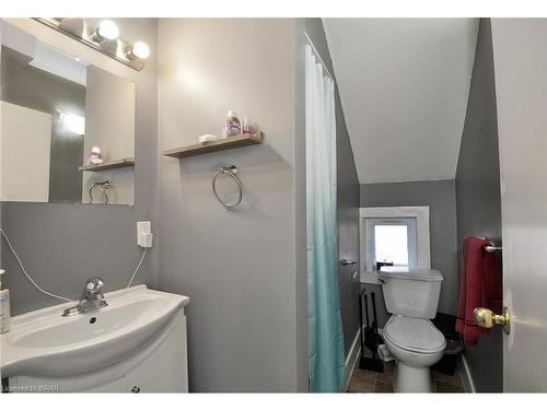 105 Francis Street, Cambridge, ON - Indoor Photo Showing Bathroom