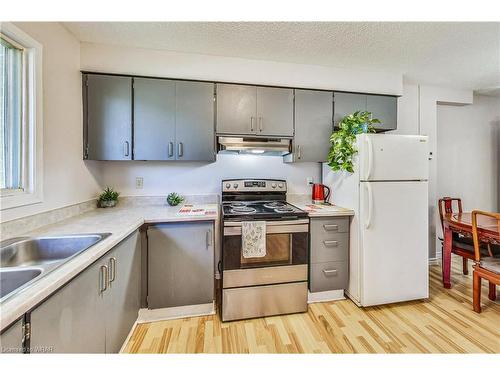 1-375 Pioneer Drive, Kitchener, ON - Indoor Photo Showing Kitchen