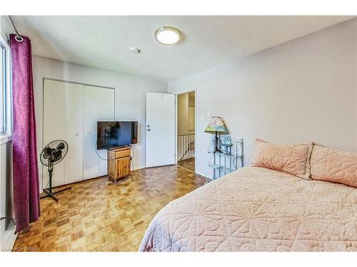 1-375 Pioneer Drive, Kitchener, ON - Indoor Photo Showing Bedroom