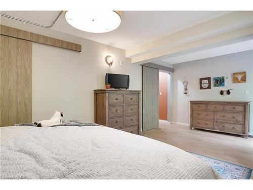 102-85 Spruce Street, Cambridge, ON - Indoor Photo Showing Bedroom