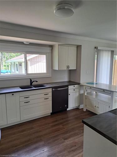 10 Kirwin Drive, Ingersoll, ON - Indoor Photo Showing Kitchen With Double Sink