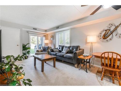 B6-163 Ferguson Drive, Woodstock, ON - Indoor Photo Showing Living Room