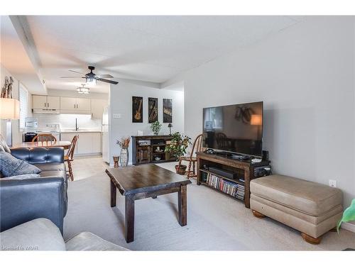 B6-163 Ferguson Drive, Woodstock, ON - Indoor Photo Showing Living Room