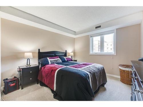 B6-163 Ferguson Drive, Woodstock, ON - Indoor Photo Showing Bedroom