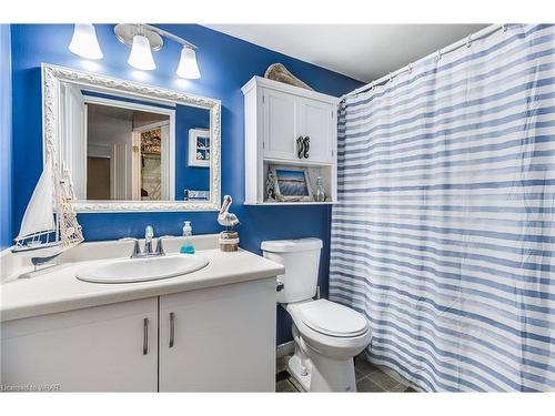 B6-163 Ferguson Drive, Woodstock, ON - Indoor Photo Showing Bathroom