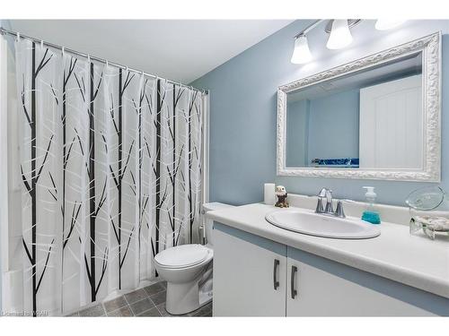 B6-163 Ferguson Drive, Woodstock, ON - Indoor Photo Showing Bathroom