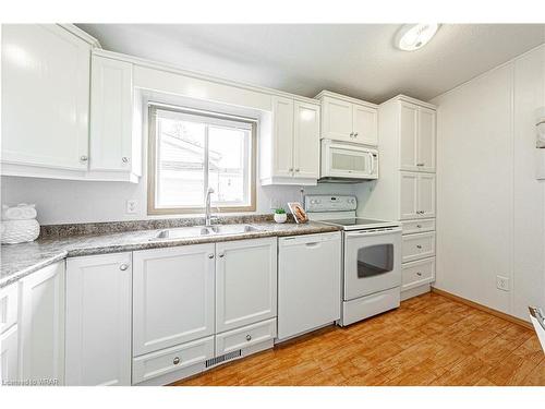 33 Water Street Pvt Street, Puslinch, ON - Indoor Photo Showing Kitchen With Double Sink
