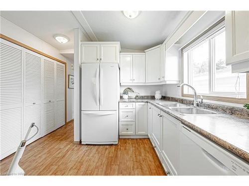 33 Water Street Pvt Street, Puslinch, ON - Indoor Photo Showing Kitchen With Double Sink