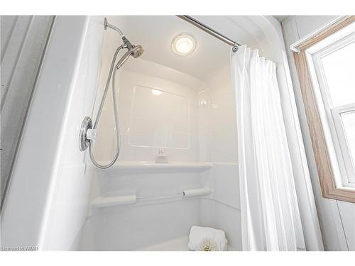 33 Water Street Pvt Street, Puslinch, ON - Indoor Photo Showing Bathroom