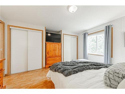 33 Water Street Pvt Street, Puslinch, ON - Indoor Photo Showing Bedroom