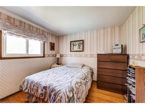 114 Fourth Avenue, Cambridge, ON - Indoor Photo Showing Bedroom