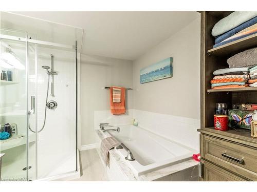 203-190 Hespeler Road, Cambridge, ON - Indoor Photo Showing Bathroom