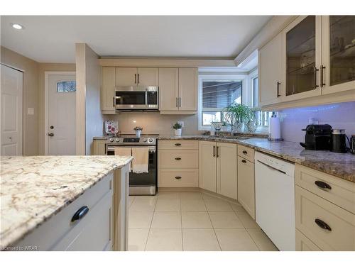 10-28 Underhill Crescent, Kitchener, ON - Indoor Photo Showing Kitchen
