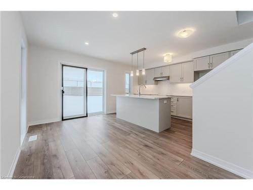 I075-13 Urbane Boulevard, Kitchener, ON - Indoor Photo Showing Kitchen