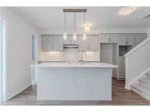 I075-13 Urbane Boulevard, Kitchener, ON - Indoor Photo Showing Kitchen