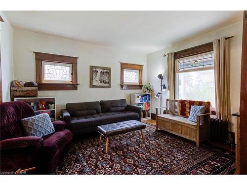 134 Webb Street, Harriston, ON - Indoor Photo Showing Living Room