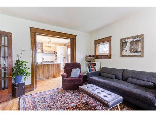 134 Webb Street, Harriston, ON - Indoor Photo Showing Living Room