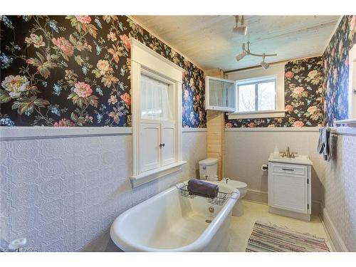 134 Webb Street, Harriston, ON - Indoor Photo Showing Bathroom