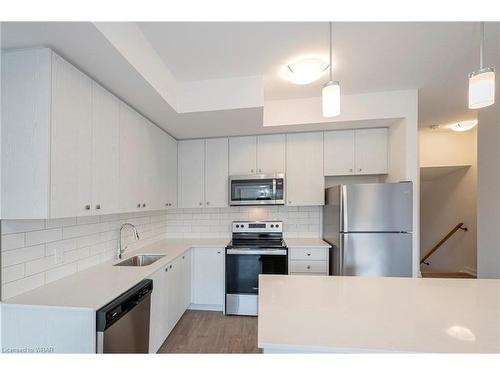 E13-20 Palace Street, Kitchener, ON - Indoor Photo Showing Kitchen With Upgraded Kitchen