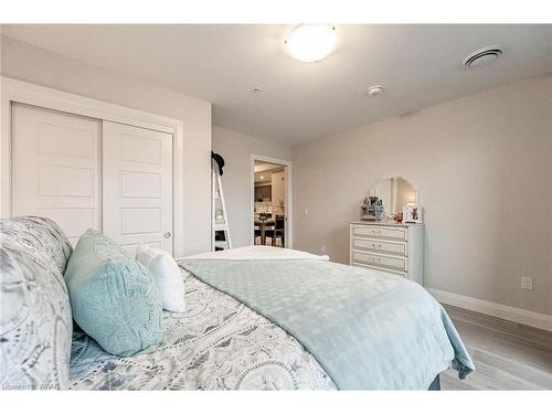 315-5 Wake Robin Drive, Kitchener, ON - Indoor Photo Showing Bedroom