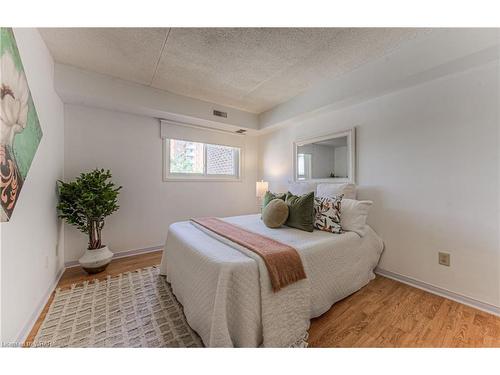 40-3085 Kingsway Drive, Kitchener, ON - Indoor Photo Showing Bedroom