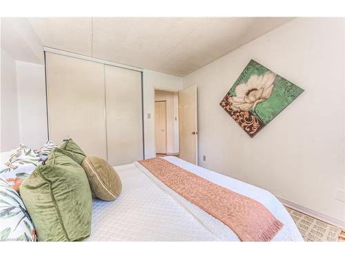 40-3085 Kingsway Drive, Kitchener, ON - Indoor Photo Showing Bedroom