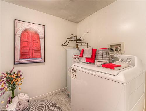40-3085 Kingsway Drive, Kitchener, ON - Indoor Photo Showing Laundry Room