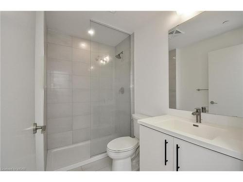 810-15 Wellington Street South Street S, Kitchener, ON - Indoor Photo Showing Bathroom