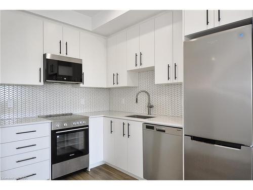 810-15 Wellington Street S, Kitchener, ON - Indoor Photo Showing Kitchen With Upgraded Kitchen