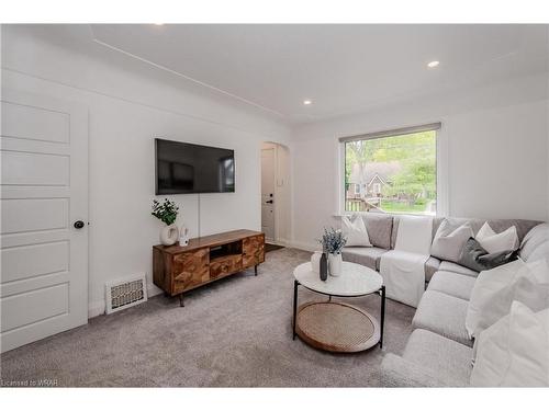 163 Lucan Avenue, Waterloo, ON - Indoor Photo Showing Living Room