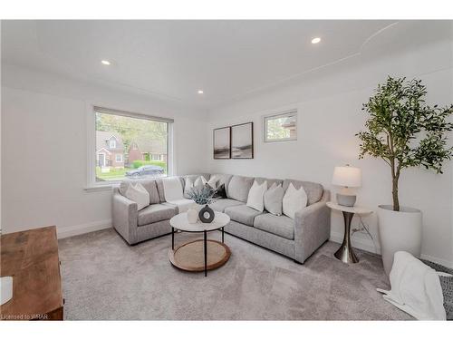 163 Lucan Avenue, Waterloo, ON - Indoor Photo Showing Living Room