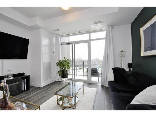 317-450 Dundas Street, Waterdown, ON - Indoor Photo Showing Living Room