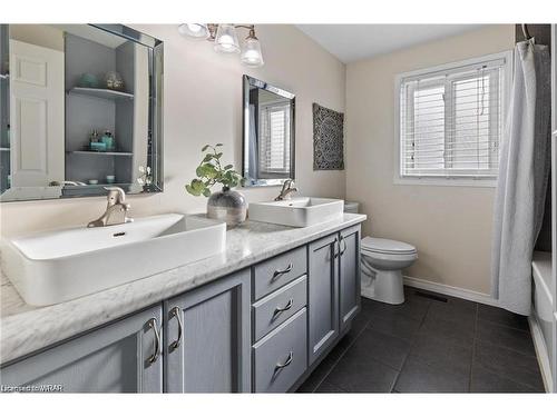 167 Pine Martin Crescent, Kitchener, ON - Indoor Photo Showing Bathroom