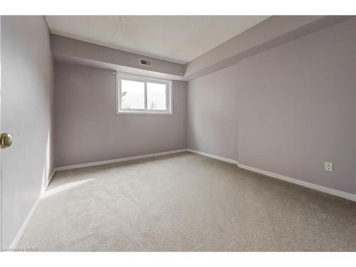 65-3085 Kingsway Drive, Kitchener, ON - Indoor Photo Showing Other Room