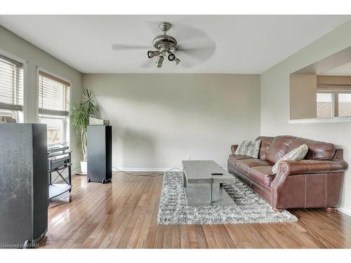 69 Coulthard Boulevard, Cambridge, ON - Indoor Photo Showing Living Room