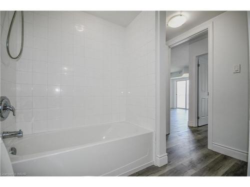 405-8 Harris Street, Cambridge, ON - Indoor Photo Showing Bathroom