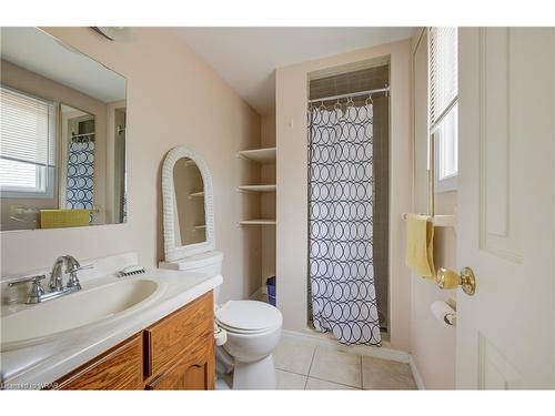 135 Sunrise Place, Kitchener, ON - Indoor Photo Showing Bathroom