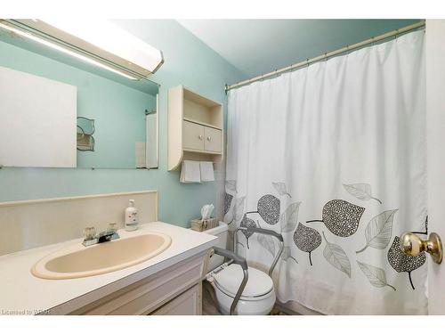 22 Braemar Road, Cambridge, ON - Indoor Photo Showing Bathroom