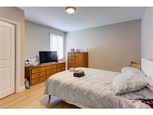 1030 Queens Boulevard, Kitchener, ON - Indoor Photo Showing Bedroom