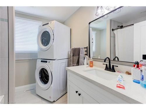 1030 Queens Boulevard, Kitchener, ON - Indoor Photo Showing Laundry Room