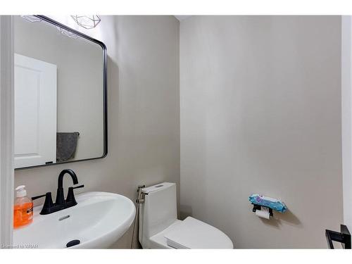 1030 Queens Boulevard, Kitchener, ON - Indoor Photo Showing Bathroom