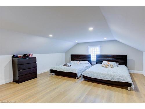 1030 Queens Boulevard, Kitchener, ON - Indoor Photo Showing Bedroom
