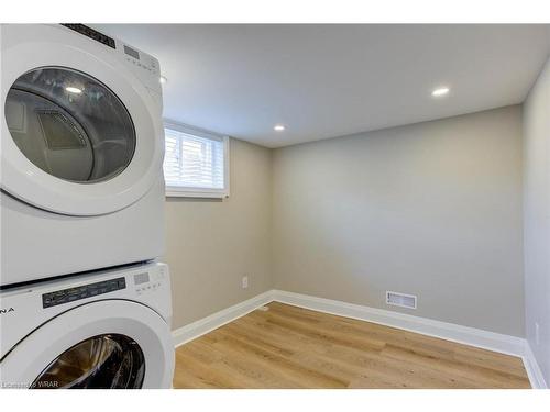1030 Queens Boulevard, Kitchener, ON - Indoor Photo Showing Laundry Room