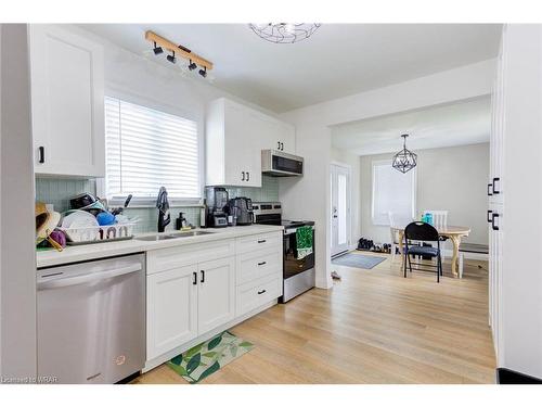1030 Queens Boulevard, Kitchener, ON - Indoor Photo Showing Kitchen With Double Sink